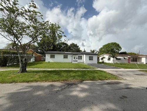 4910 Nw 18th St, Lauderhill, FL, 33313-4118 | Card Image