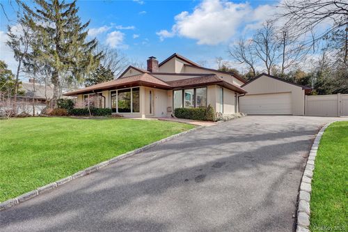 14 Regent Place, North Hempstead, NY, 11576 | Card Image