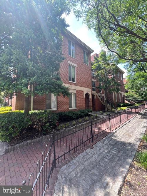 r98-3 Andrew Pl, BALTIMORE, MD, 21201-2401 | Card Image