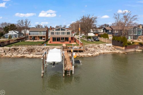 22516 Beach St, Saint Clair Shores, MI, 48081-2340 | Card Image