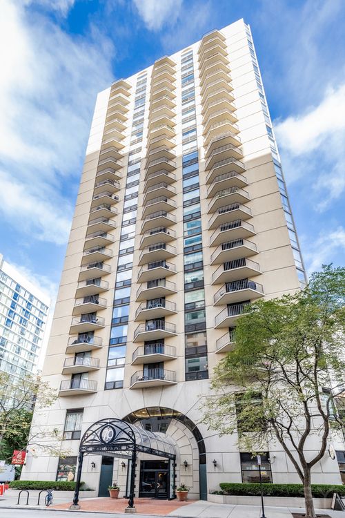 apt-2003-70 W Huron St, Chicago, IL, 60654-5348 | Card Image