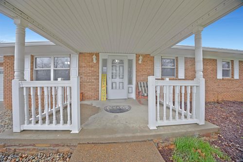 8566 Hanover Dr, Newburgh, IN, 47630-9449 | Card Image