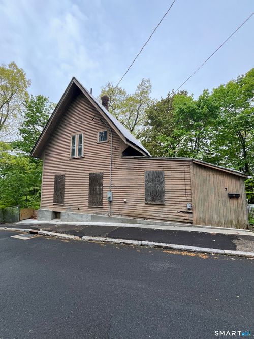 7 Chestnut St, Vernon, CT, 06066-3221 | Card Image
