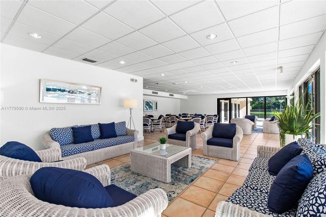 APT-608 - 2625 Collins Ave, Condo with 2 bedrooms, 2 bathrooms and null parking in Miami Beach FL | Image 15