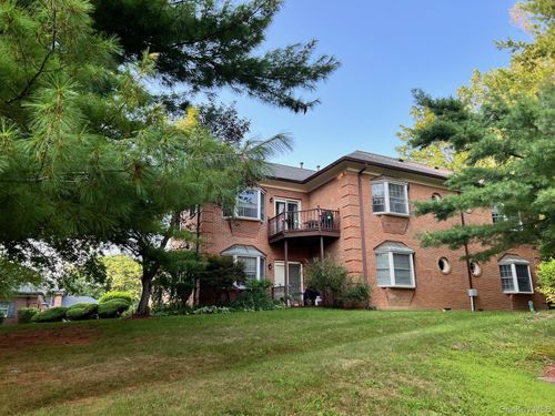 35 Westbrook Rd, Newburgh, NY, 12550-7231 | Card Image