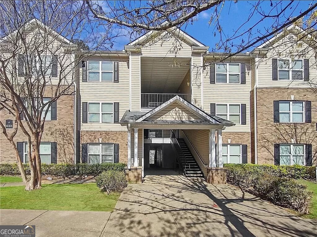 Fairington Ridge Cir, Lithonia, GA 30038