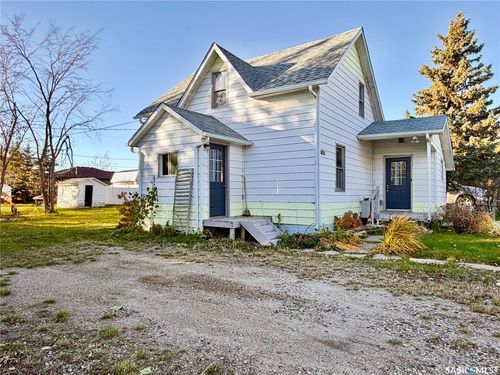 821 2nd Avenue E, Zenon Park, SK, S0E1W0 | Card Image
