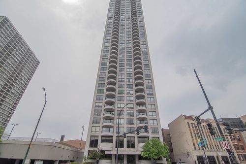 22k-2020 N Lincoln Park W, Chicago, IL, 60614 | Card Image