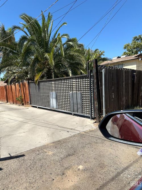 314 Monterey St, Bakersfield, CA, 93305-4212 | Card Image