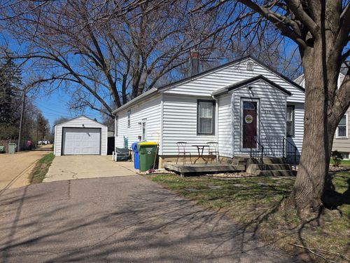 106 8th Ave Sw, Pipestone, MN, 56164-1225 | Card Image