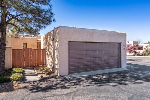 2863 Plaza Rojo, Santa Fe, NM, 87507-6521 | Card Image