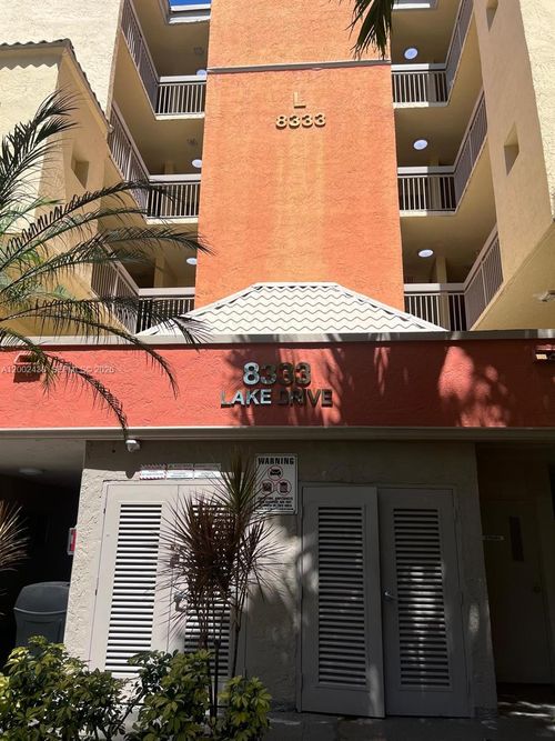 101-8333 Lake Dr, Doral, FL, 33166-7867 | Card Image