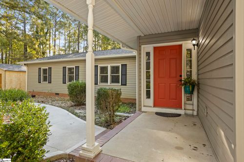 123 Country Acres Rd, Greenwood, SC, 29646-9527 | Card Image