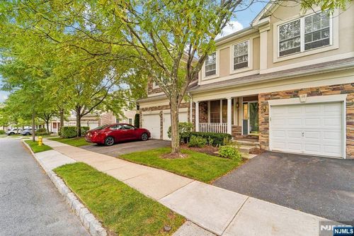 195 Levinberg Ln, Wayne, NJ, 07470-4028 | Card Image