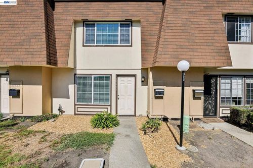 27827 Hummingbird Ct, Hayward, CA, 94545-4041 | Card Image