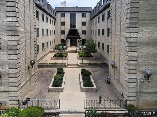 330-4355 Maryland Ave, Saint Louis, MO, 63108-2767 | Card Image