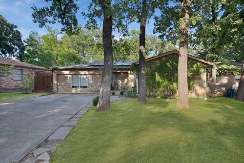 320 Old Mill Ln, Dallas, TX, 75217-7456 | Card Image