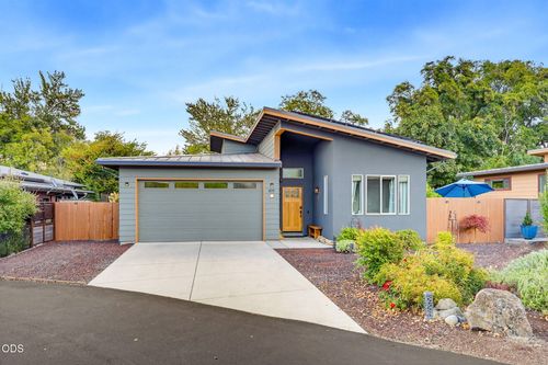 819 Briggs Ln, Ashland, OR, 97520-2461 | Card Image