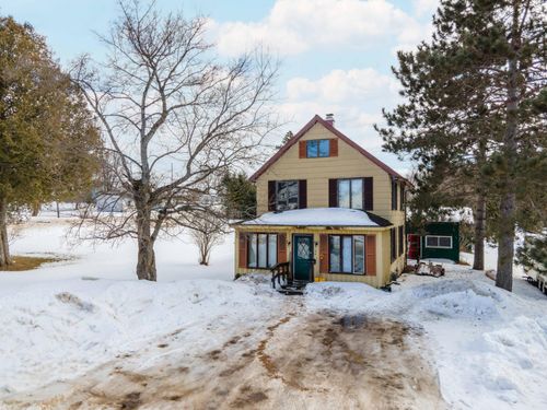 424 Diamond St, Iron River, MI, 49935-2216 | Card Image