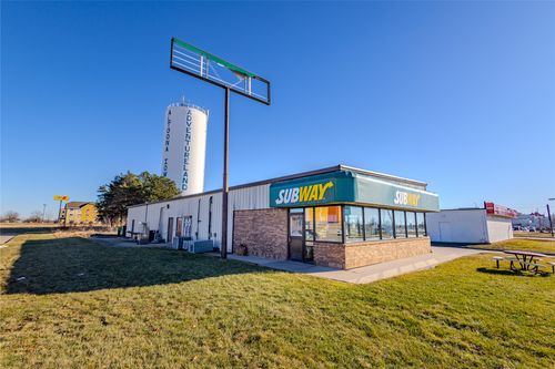 2215 Adventureland Dr, Altoona, IA, 50009-9402 | Card Image