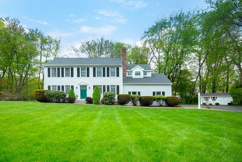 2 Blackthorne Cir, Hopkinton, MA, 01748 | Card Image