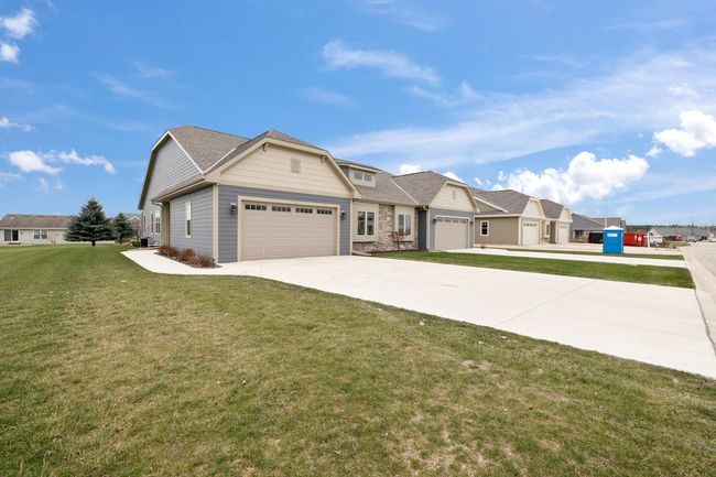 636 Lambert Ct, Condo with 2 bedrooms, 2 bathrooms and null parking in Slinger WI | Image 23