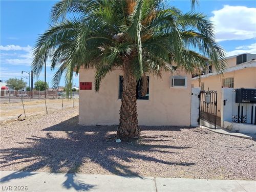 8-413 W Van Buren Ave, Las Vegas, NV, 89106-3037 | Card Image
