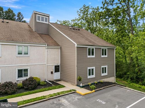 203-111 Harvest Ln, PHOENIXVILLE, PA, 19460-4057 | Card Image