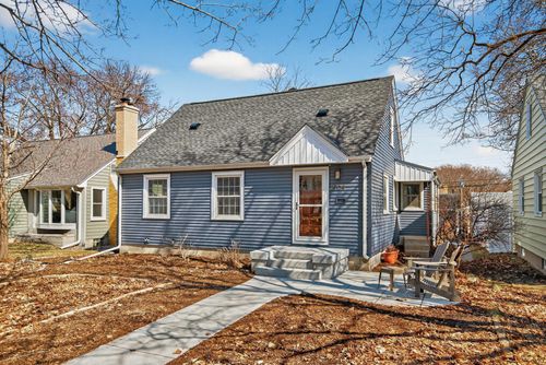 2704 Zenith Ave N, Robbinsdale, MN, 55422-5414 | Card Image