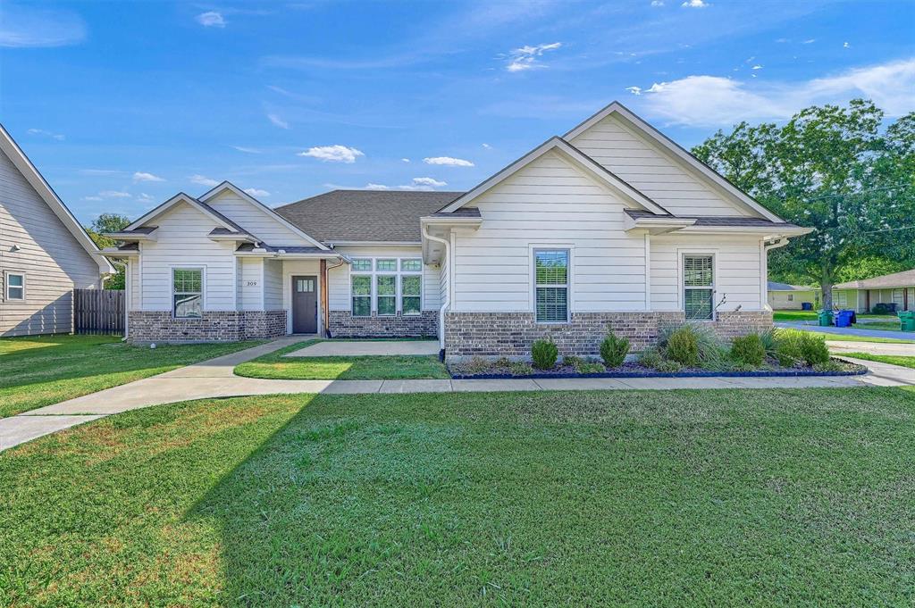 Magnolia St, Pottsboro, TX 75076