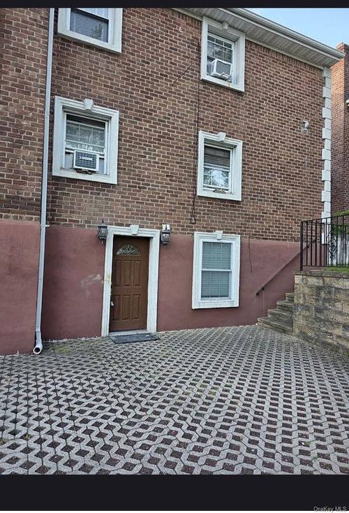 1a-2 Hill Park Avenue, North Hempstead, NY, 11021 | Card Image