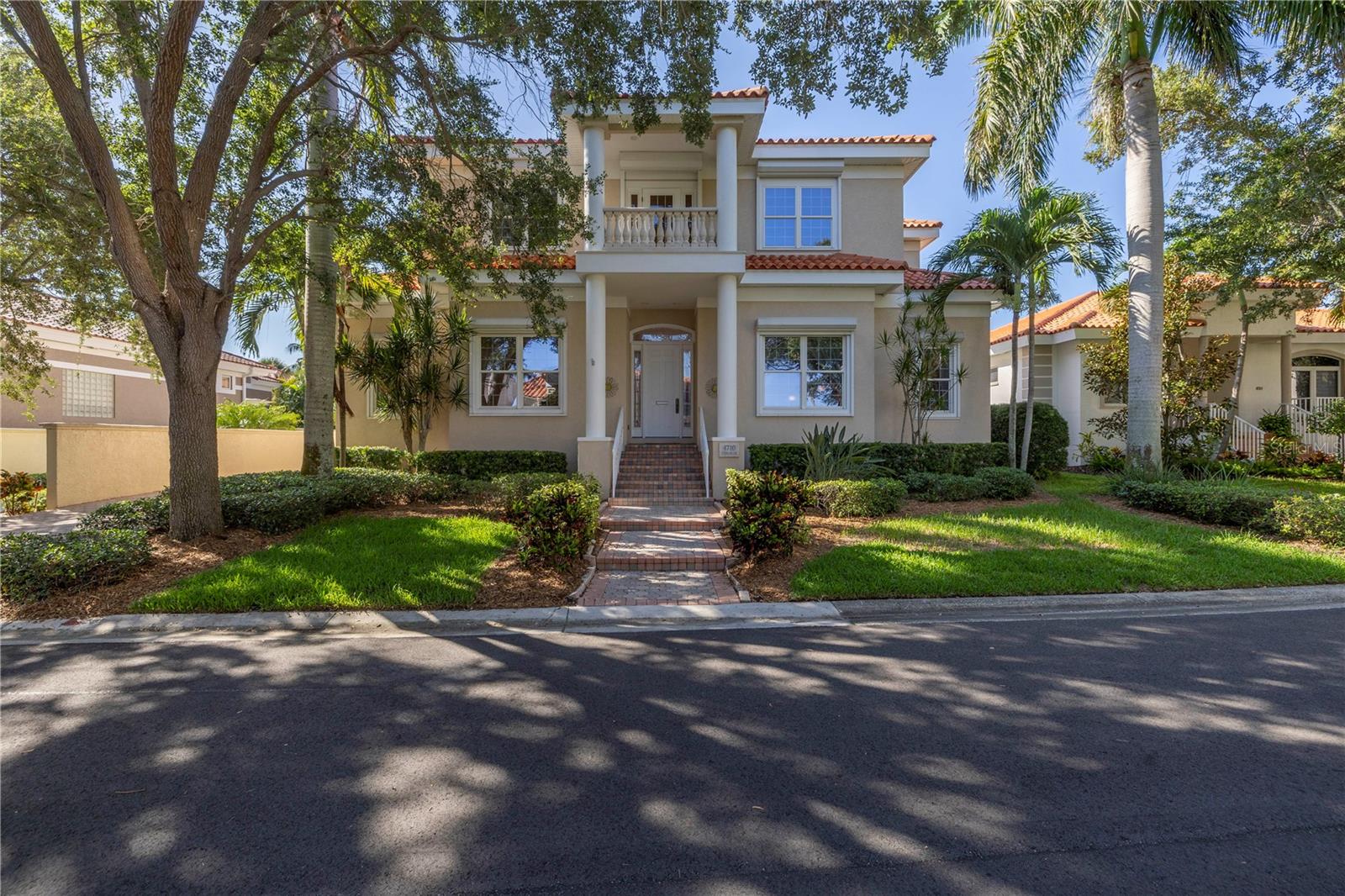 Dolphin Cay Ln, Saint Petersburg, FL 33711