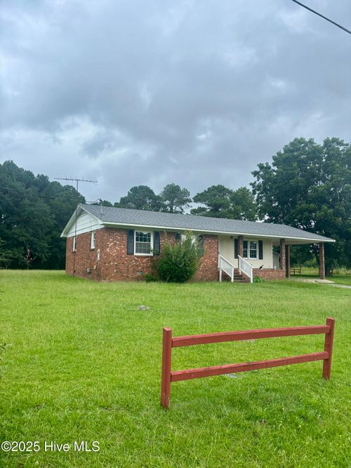 323 Beasley St, Kenansville, NC, 28349-8798 | Card Image