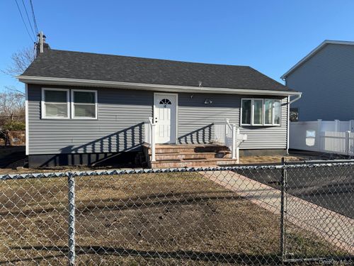 447 Albany Ave, Amityville, NY, 11701-2521 | Card Image