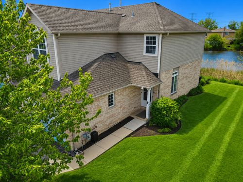 698 N Western Ln, Addison, IL, 60101-1594 | Card Image