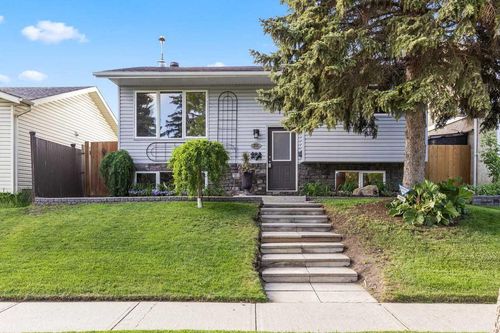 216 Castleridge Dr Ne, Calgary, AB, T3J1X3 | Card Image