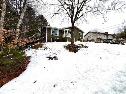 102 Elizabeth Ave, Bridgewater, NS, B4V1M2 | Card Image