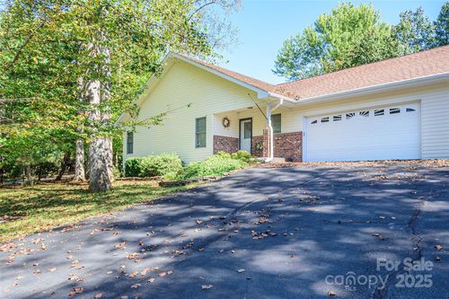 95 Bridgette Loop Rd, Hendersonville, NC, 28791-1954 | Card Image