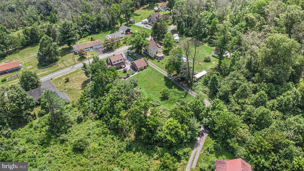 Bossert Ln, Douglassville, PA 19518