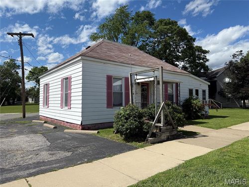304 W Main St, East Alton, IL, 62024-1030 | Card Image