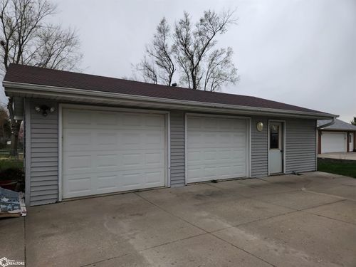 615 S 8th Ave W, Newton, IA, 50208-4554 | Card Image