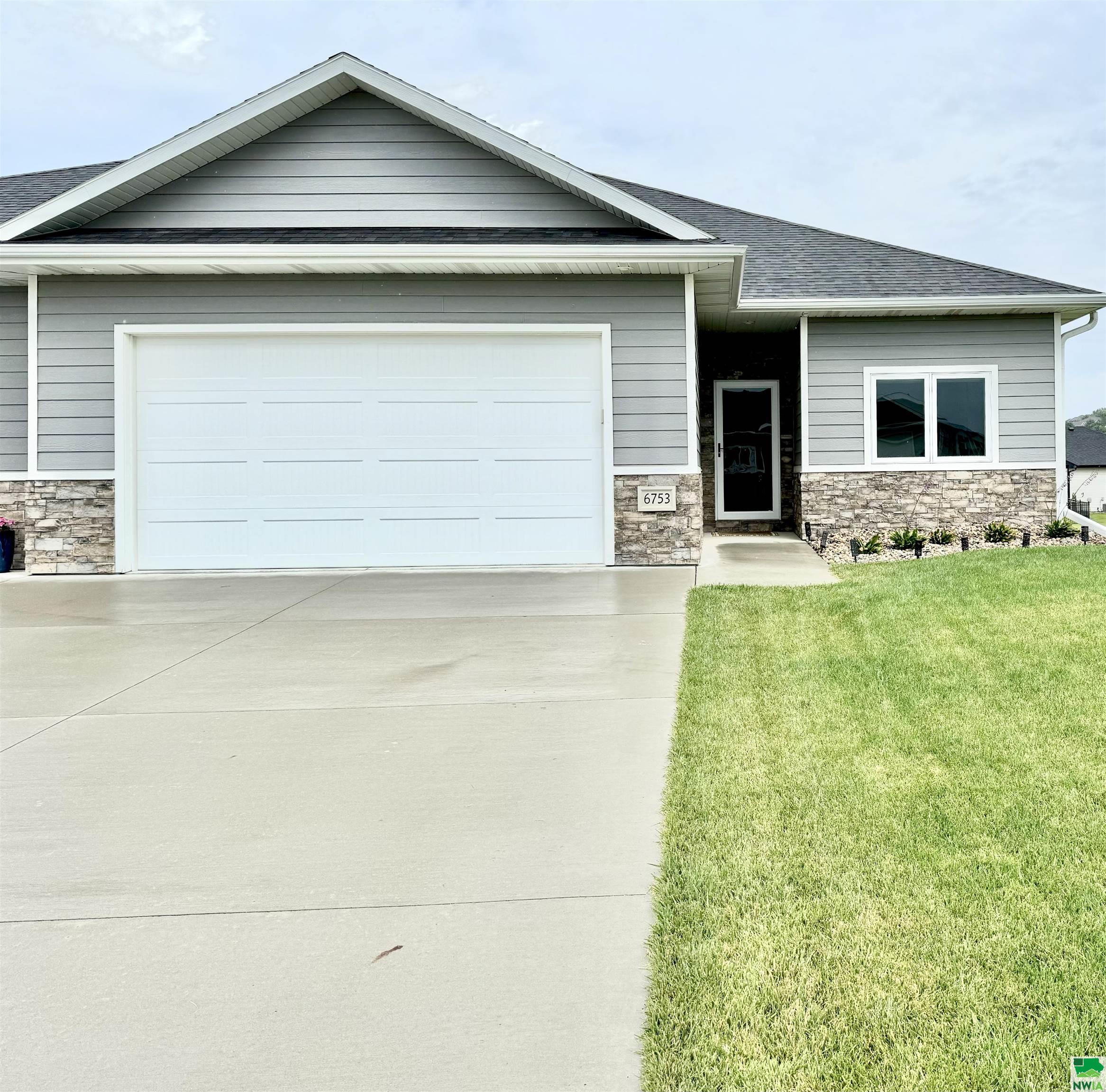 Windsong Ct, Sioux City, IA 51106