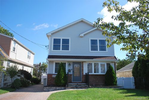 42 13th Ave, Mineola, NY, 11501-4132 | Card Image
