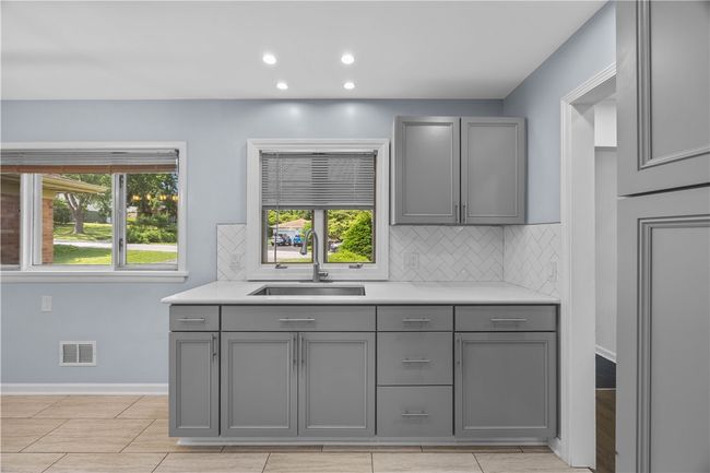 127 Viewcrest Dr, House other with 3 bedrooms, 2 bathrooms and null parking in Irondequoit NY | Image 9