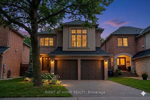 215 Queenslea Ave, North York, ON, M9N3X5 | Card Image