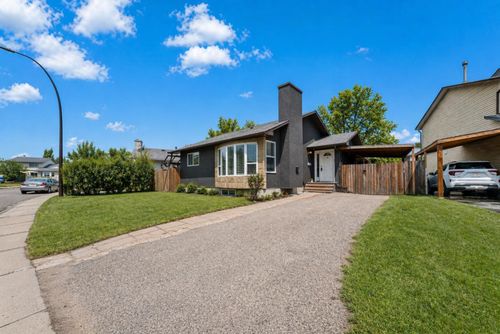 19 Castlepark Way Ne, Calgary, AB, T3J1R7 | Card Image