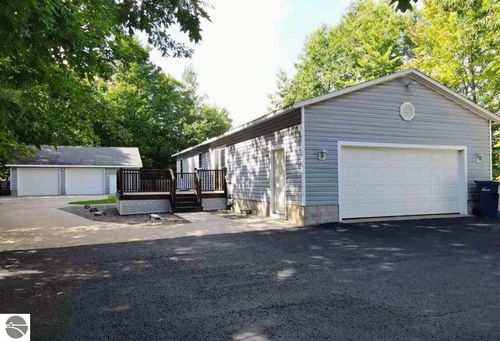 304 Christina Ln, Traverse City, MI, 49696-9475 | Card Image