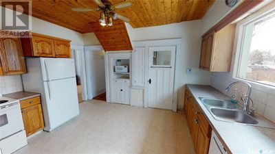 215 Main St, House other with 4 bedrooms, 2 bathrooms and null parking in Arcola SK | Image 3