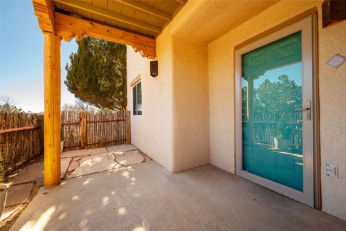 111-2210 Miguel Chavez Rd, Santa Fe, NM, 87505-6933 | Card Image