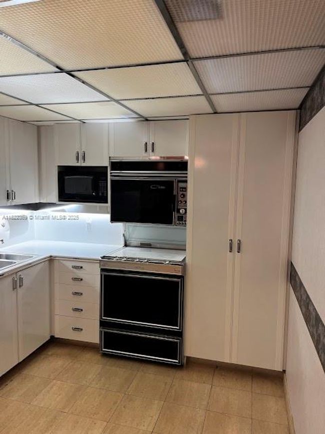 APT-807 - 3090 N Course Dr, Condo with 3 bedrooms, 3 bathrooms and null parking in Pompano Beach FL | Image 6